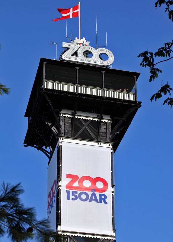 Zoo tårnet med 150 års banner
Keywords: Zootårn