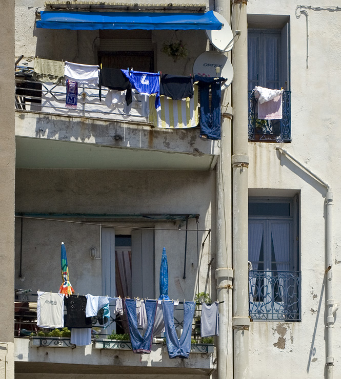 Dekorative altaner med vasketøj
